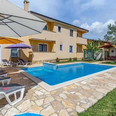 Pet Friendly In * Pola