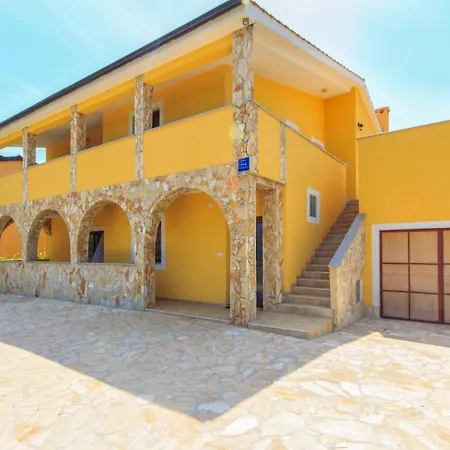 Pet Friendly Apartment In Pula