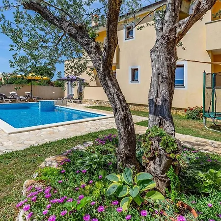 Pet Friendly Apartment In Pula Tatil Evi
