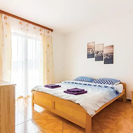 Pet Friendly Apartment In Pula Pula