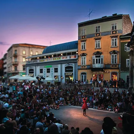 Pet Friendly Apartment In Pula Vakantiehuis