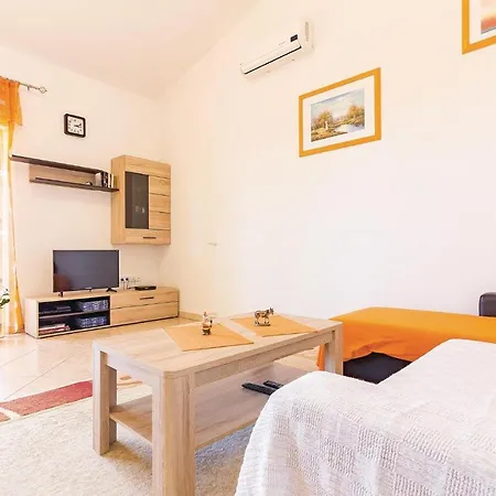 Pet Friendly Apartment In Pula