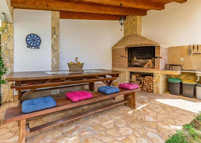 Vakantiehuis Pet Friendly Apartment In Pula