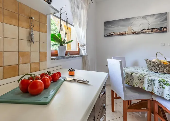 Vakantiehuis Pet Friendly Apartment In Pula