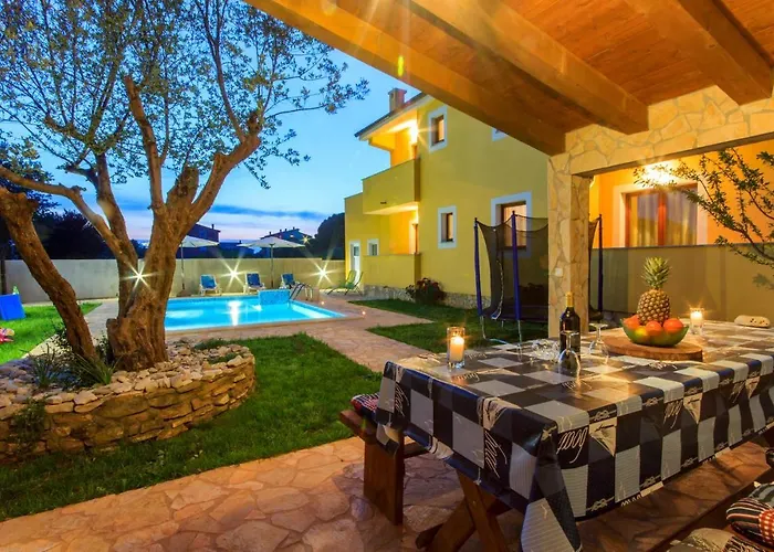 Vakantiehuis Pet Friendly Apartment In Pula