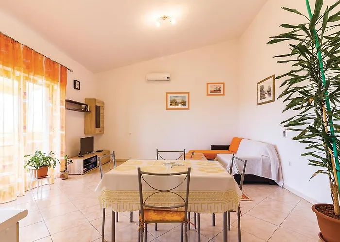 Vakantiehuis Pet Friendly Apartment In Pula *