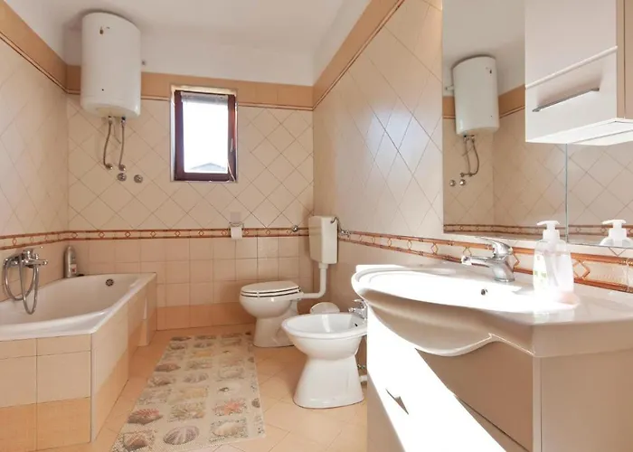 Pet Friendly Apartment In Pula *