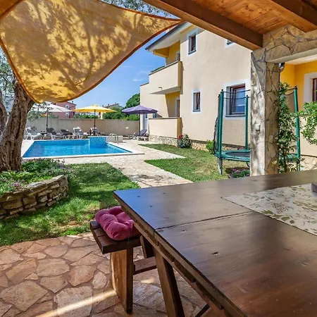 Vakantiehuis Pet Friendly In Pula